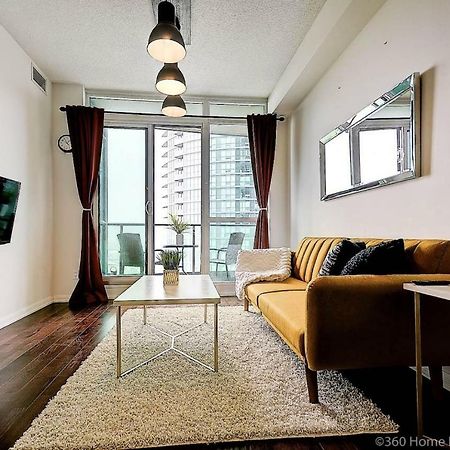 30 Off Lake View Property Heart Of Downtown Торонто Екстериор снимка