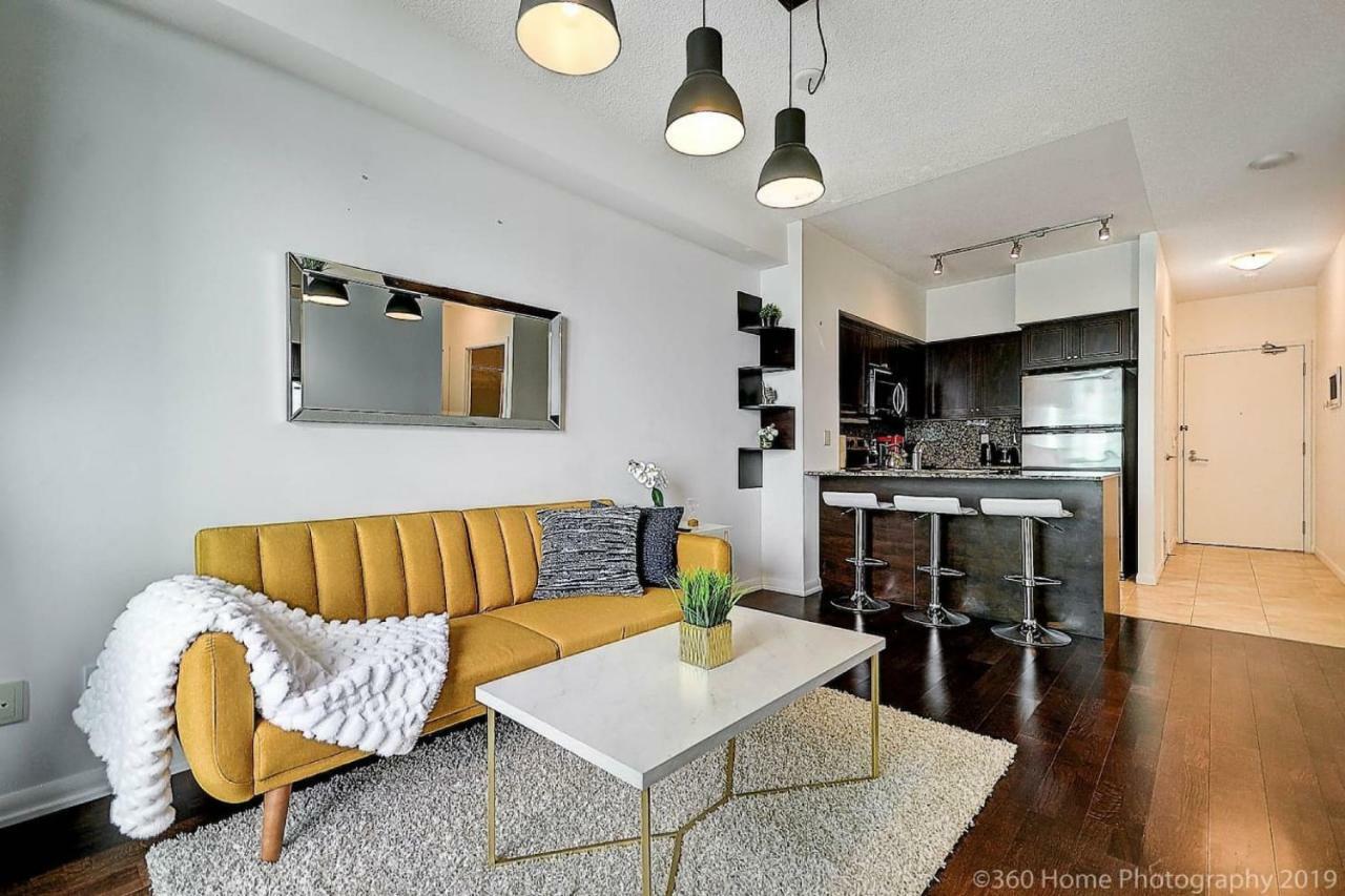 30 Off Lake View Property Heart Of Downtown Торонто Екстериор снимка