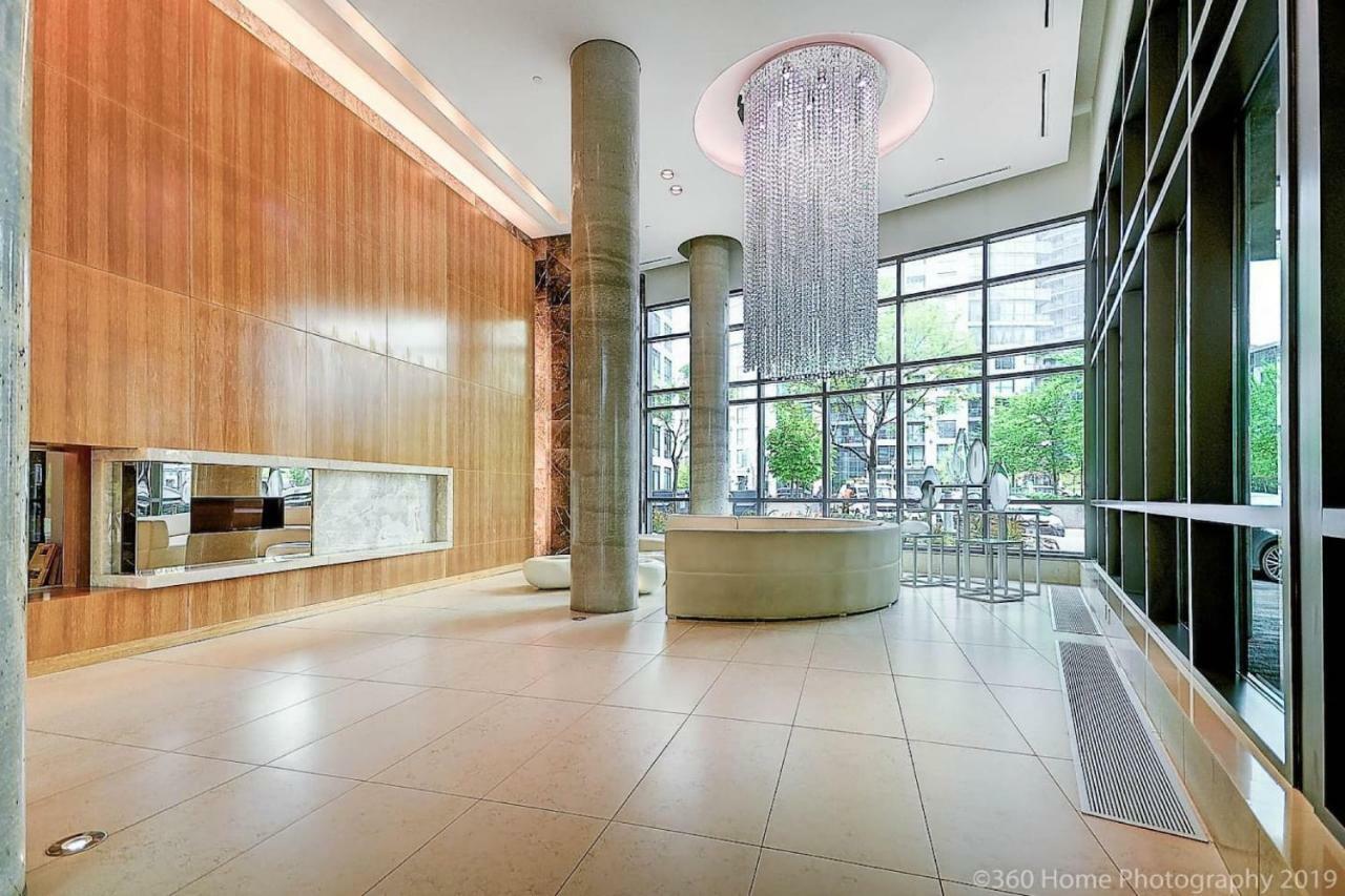 30 Off Lake View Property Heart Of Downtown Торонто Екстериор снимка