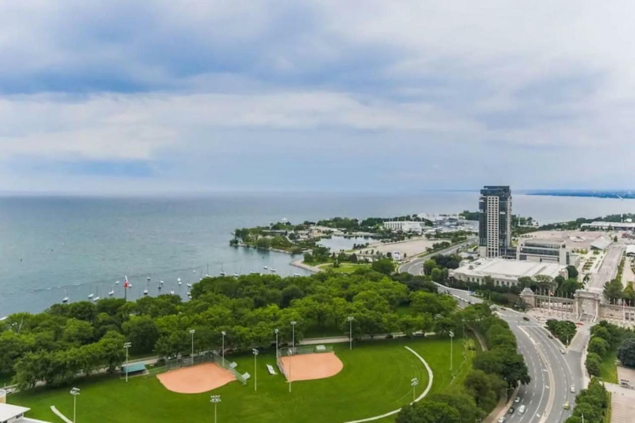 30 Off Lake View Property Heart Of Downtown Торонто Екстериор снимка