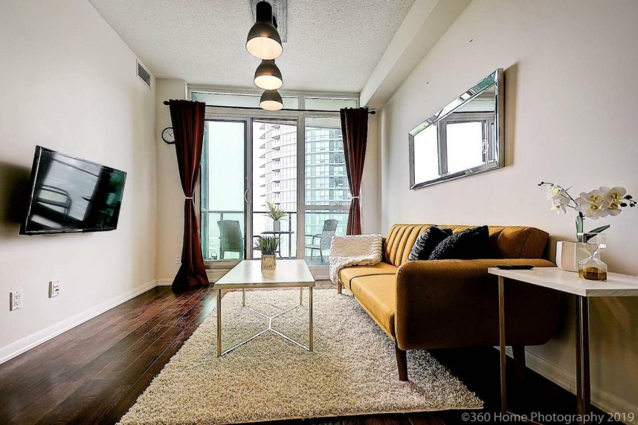 30 Off Lake View Property Heart Of Downtown Торонто Екстериор снимка