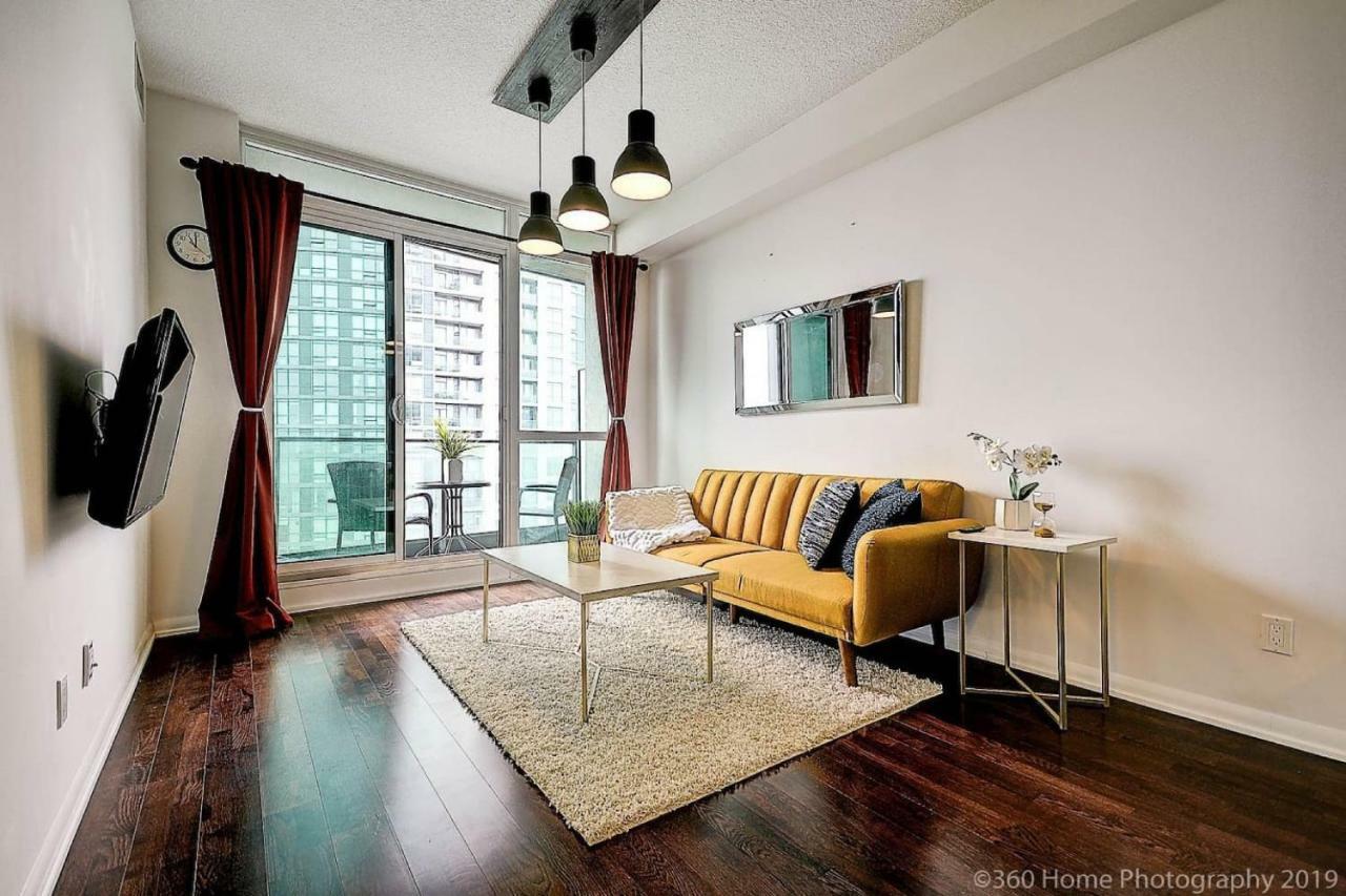 30 Off Lake View Property Heart Of Downtown Торонто Екстериор снимка