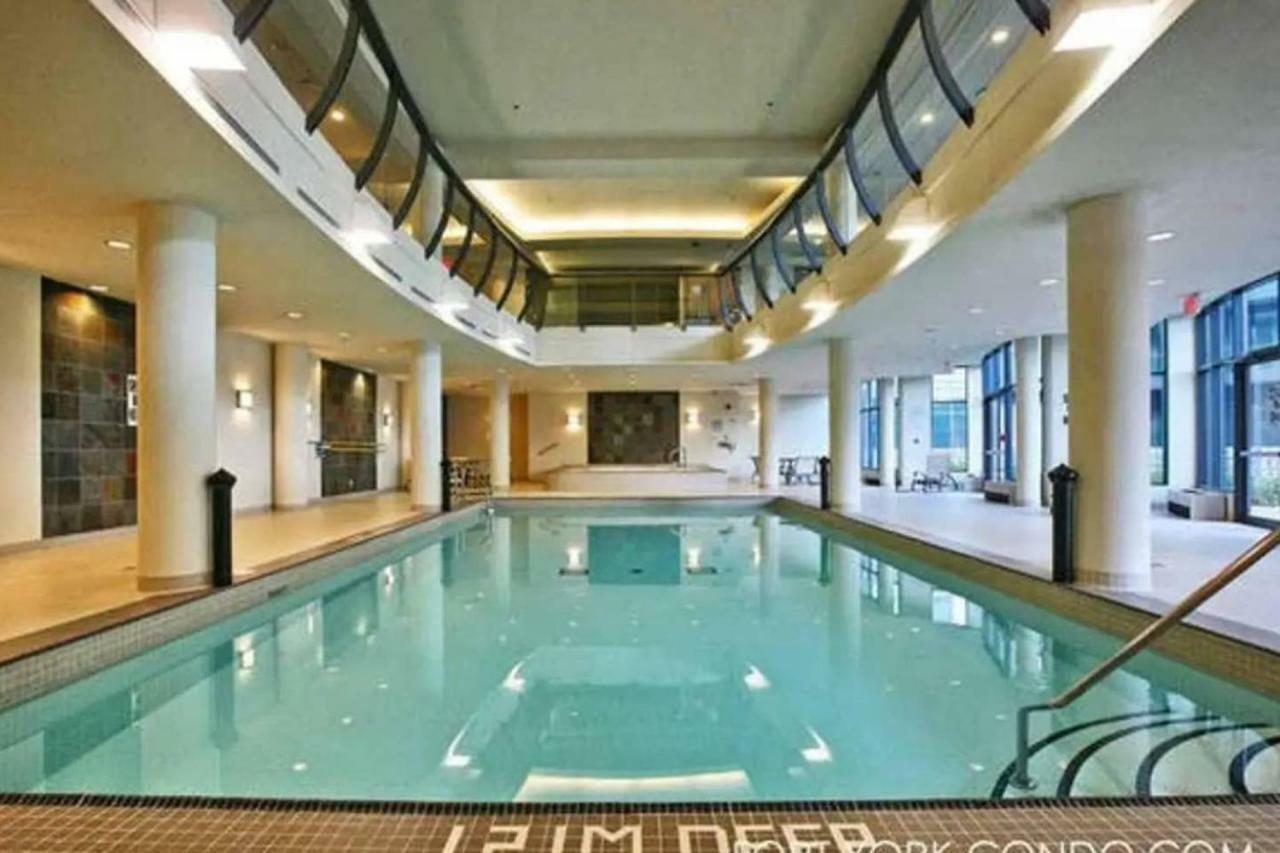 30 Off Lake View Property Heart Of Downtown Торонто Екстериор снимка